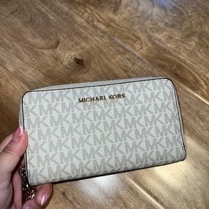 Michael Kors Wristlet Wallet